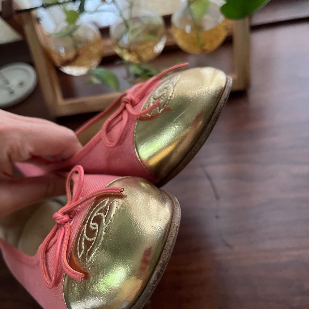 Chanel Pink and Gold Ballet Flats with Decorative Bows - Picture 3 of 10